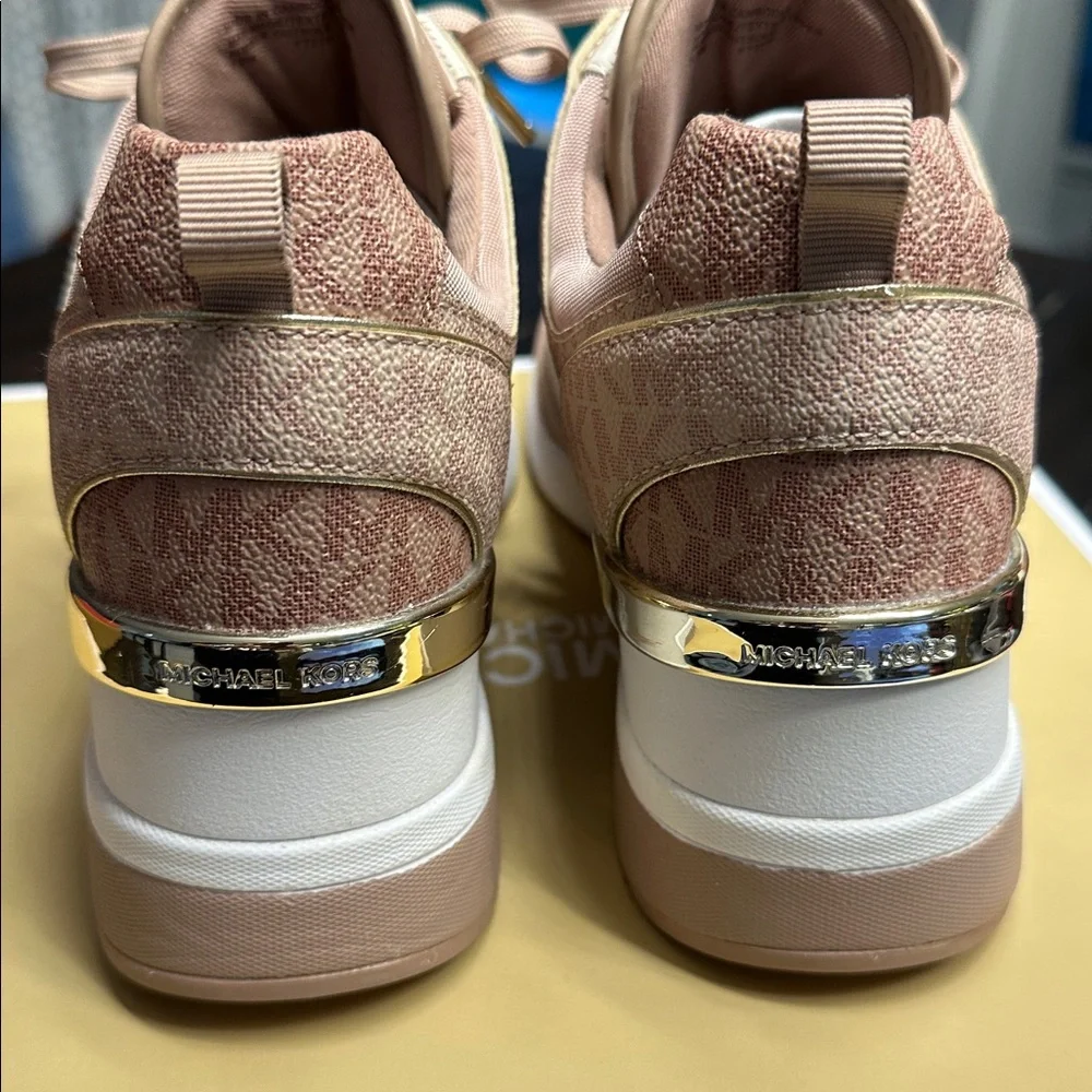 Michael Kors - Picture 3 of 6
